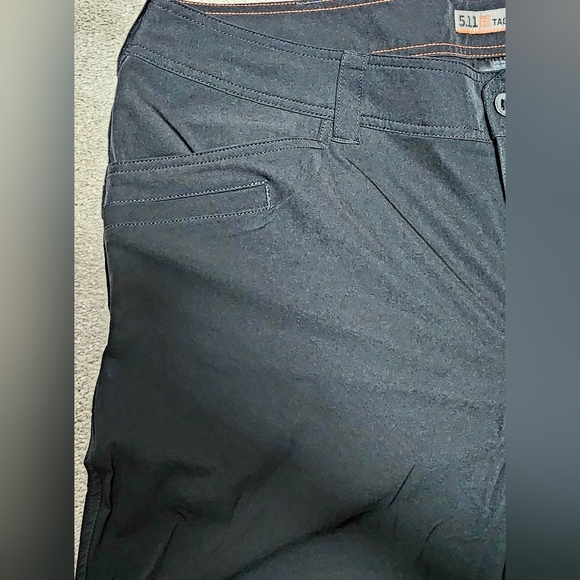 5.11 Tactical ICON 10" Short - Picture 3 of 8